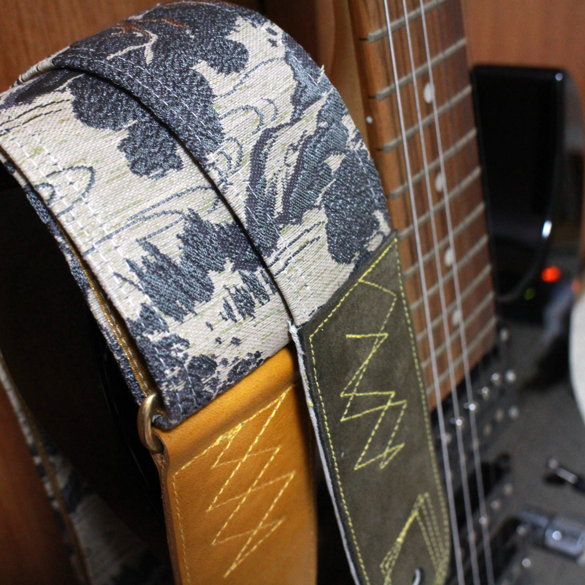 Singing Crane - Beautiful guitar strap - SC819161