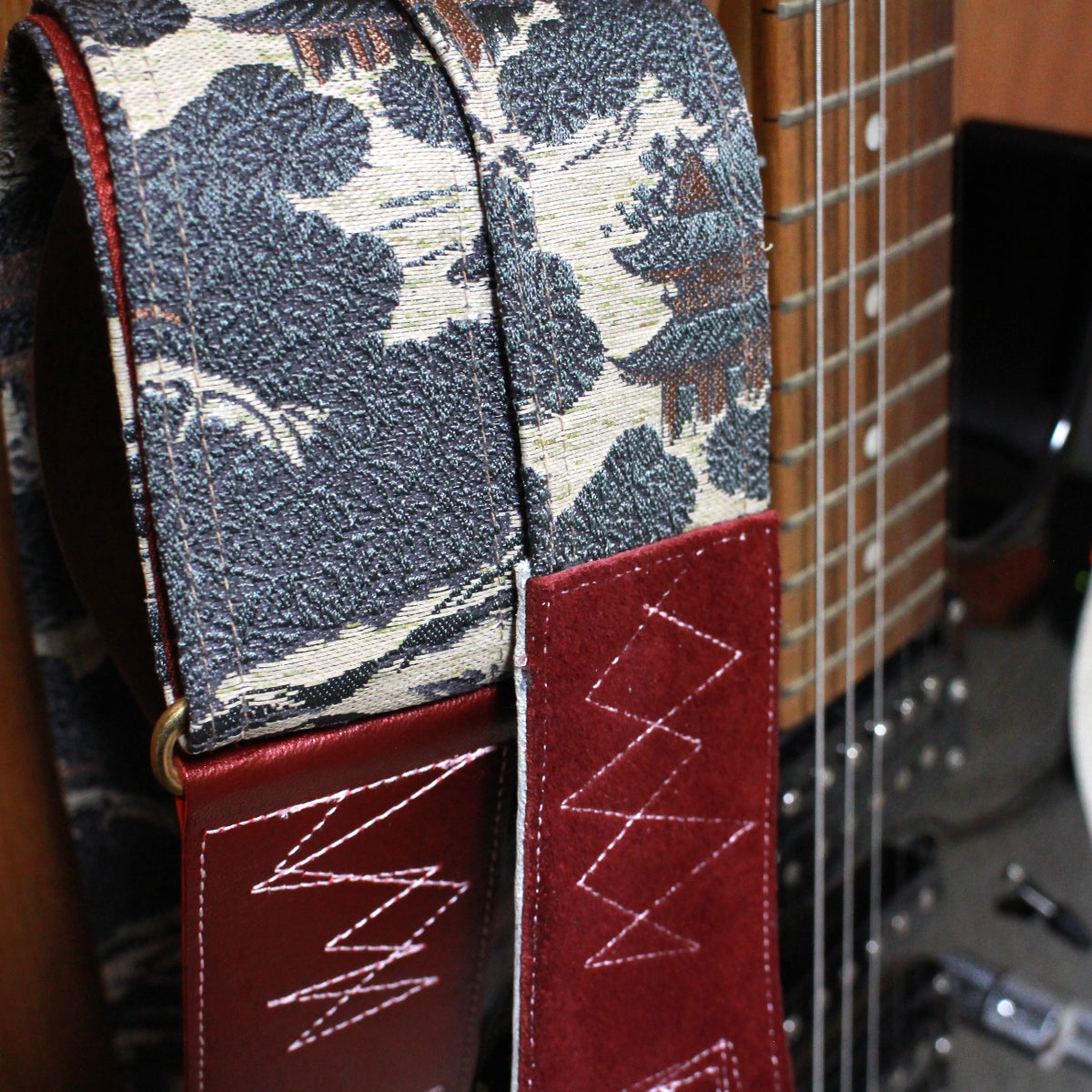 Singing Crane - Beautiful guitar strap - SC819163 